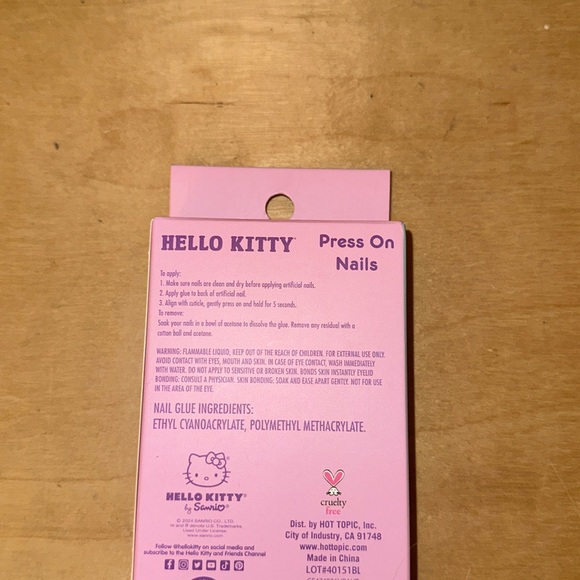 Hello Kitty Press Ons Nails - Picture 2 of 3